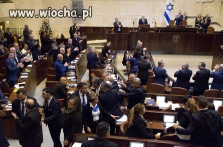 Polska oskarżona o negowanie holokaustu !