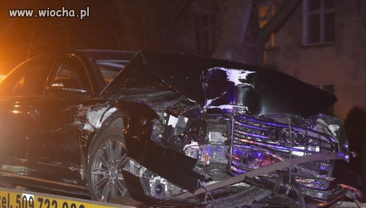 30km/h auto premier Szydło po uderzeniu w drzewo