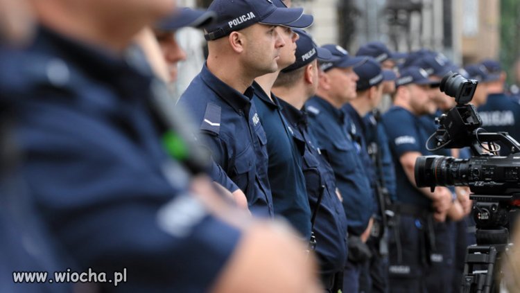Strajk policjantów-nie chcą jeździć na miesięcznie