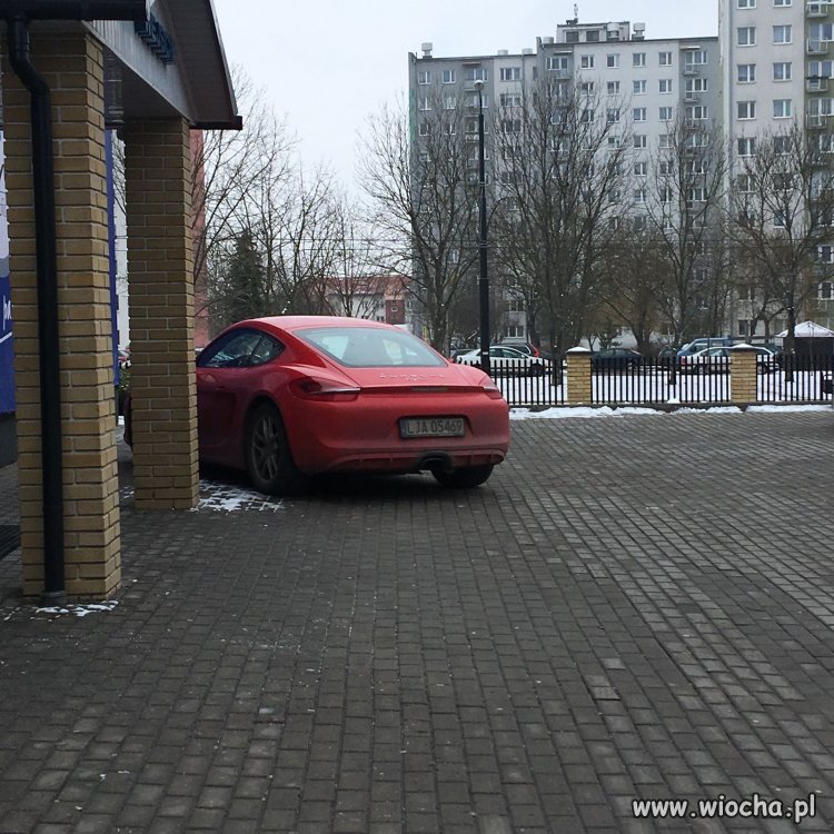 Bliżej sie nie dało do sklepu podjechać ???
