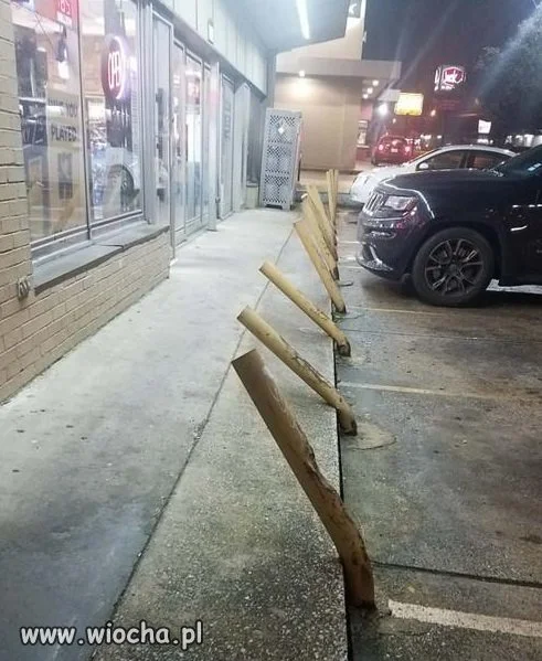 Parking przed całodobowym w USA