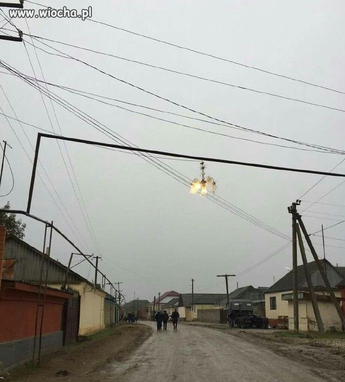Rosja-u nich ulice oświetla się żyrandolami