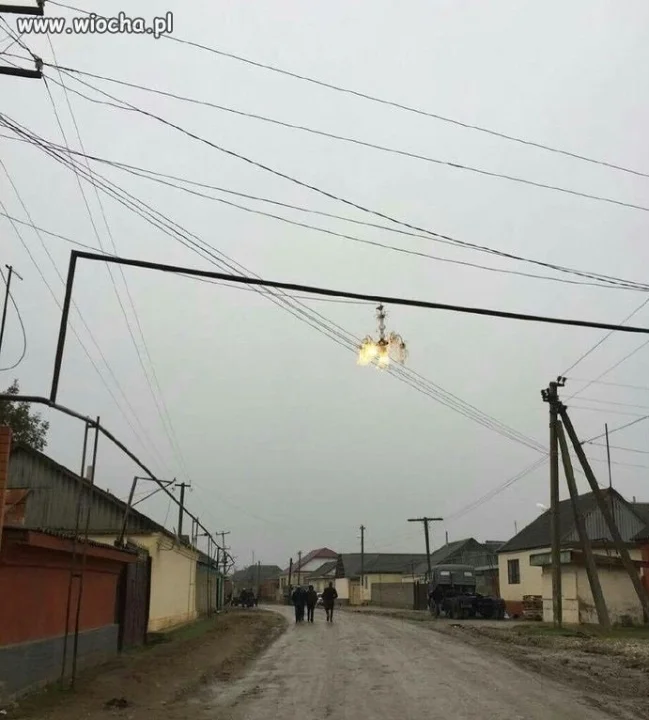 Rosja-u nich ulice oświetla się żyrandolami
