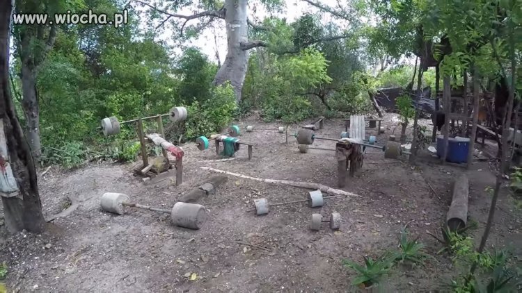 Siłownia na świeżym powietrzu w Afryce - Zanzibar