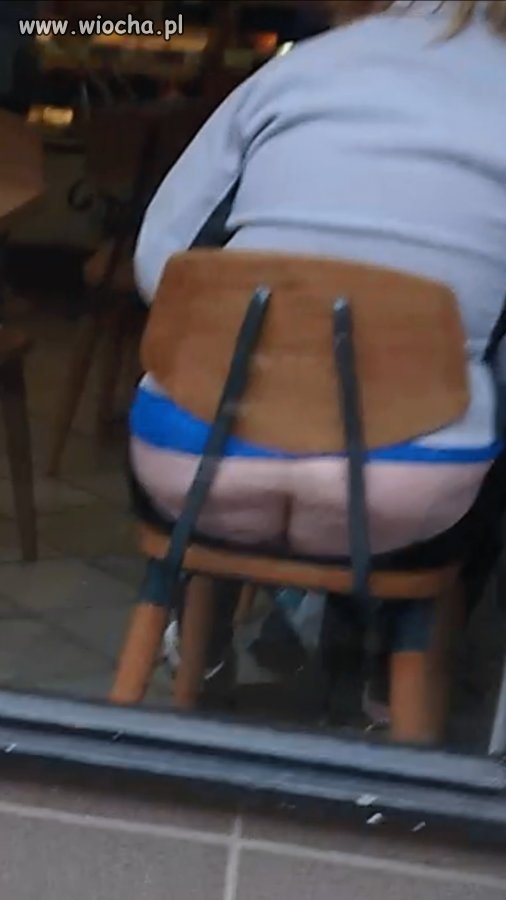 A w kawiarni siadam tak