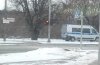 Policja pilnuje tablicy.