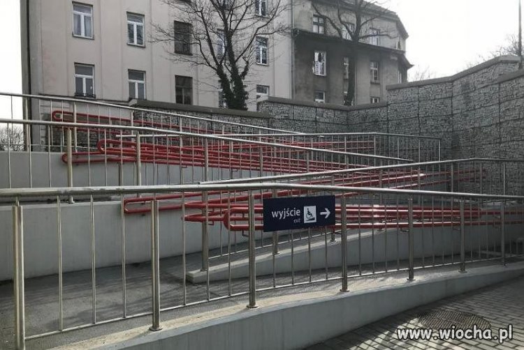 Jak dojście do sklepu z alkoholem koło kościoła