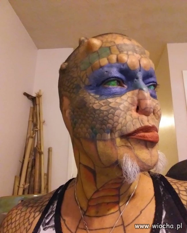 Dragon Lady-chce upodobnić się do gada