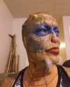 Dragon Lady-chce upodobnić się do gada