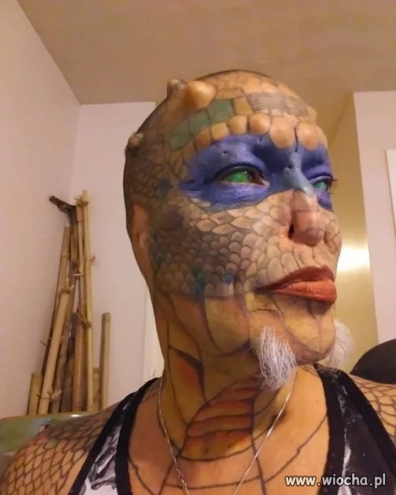 Dragon Lady-chce upodobnić się do gada