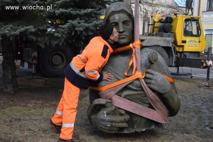 Rozbiórka ulubionego pomnika Matki Polki w Sejnach