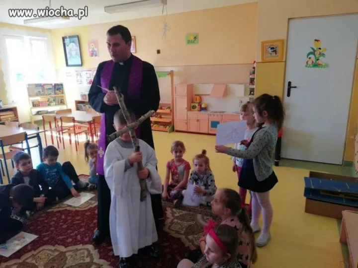 Chełmża-Droga Krzyżowa w przedszkolu