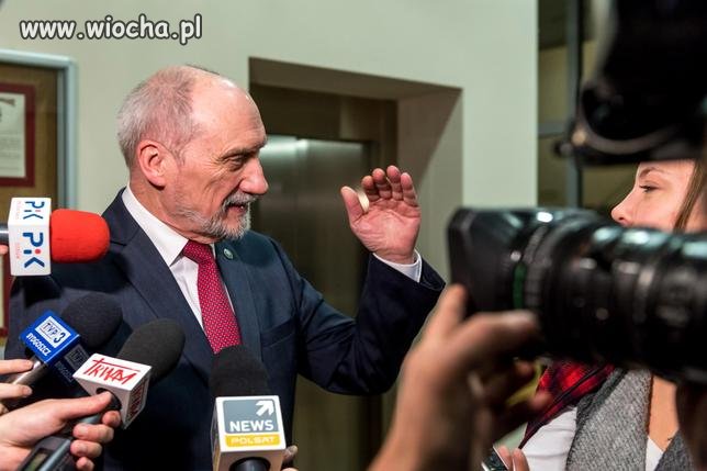 "Nie spocznę". Macierewicz uderza w Tuska