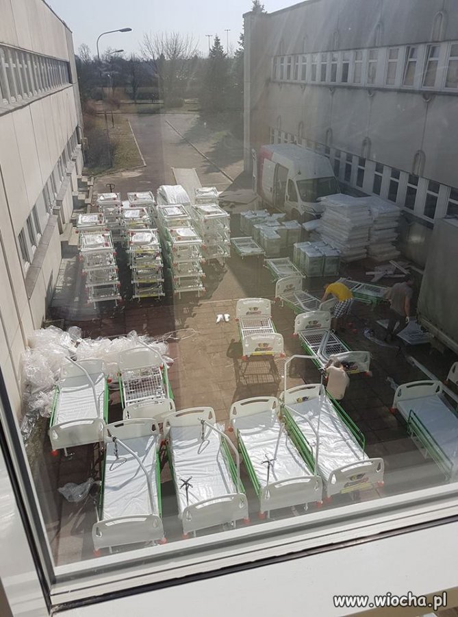 Dostawa łóżek do CZMP od WOŚP