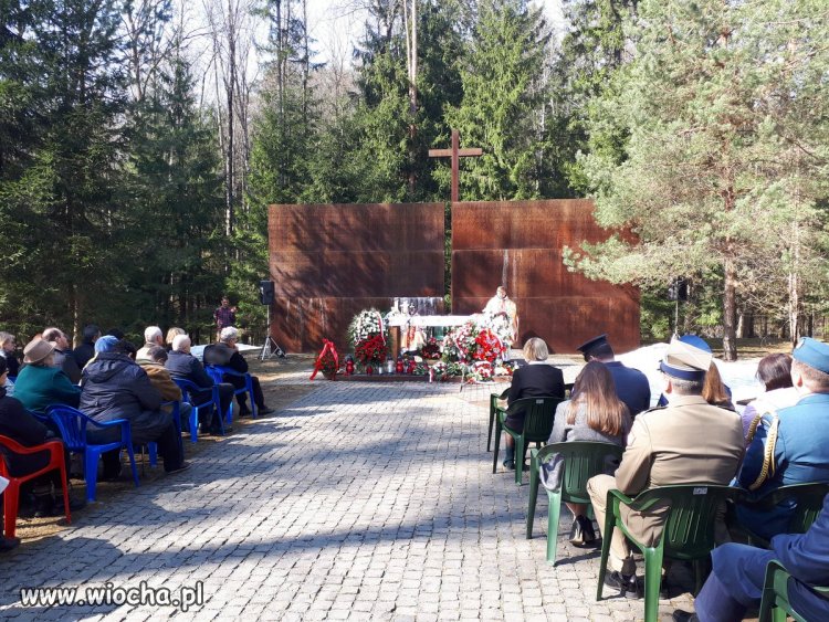Katyń już nie po drodze polskiej władzy