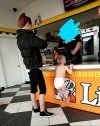 Dobrze że mama ma kurtkę bo wieje