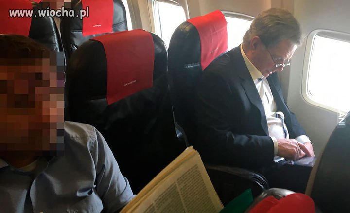 Prezydent Finlandii leci klasą ekonomiczną