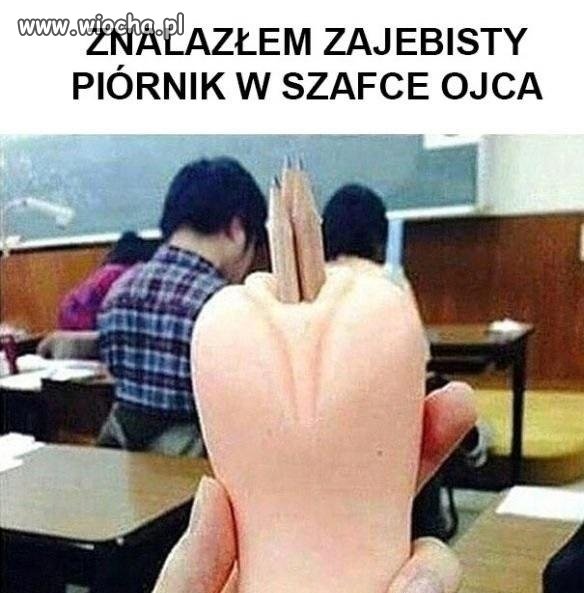Taki ciasny,dobrze ołówki trzyma