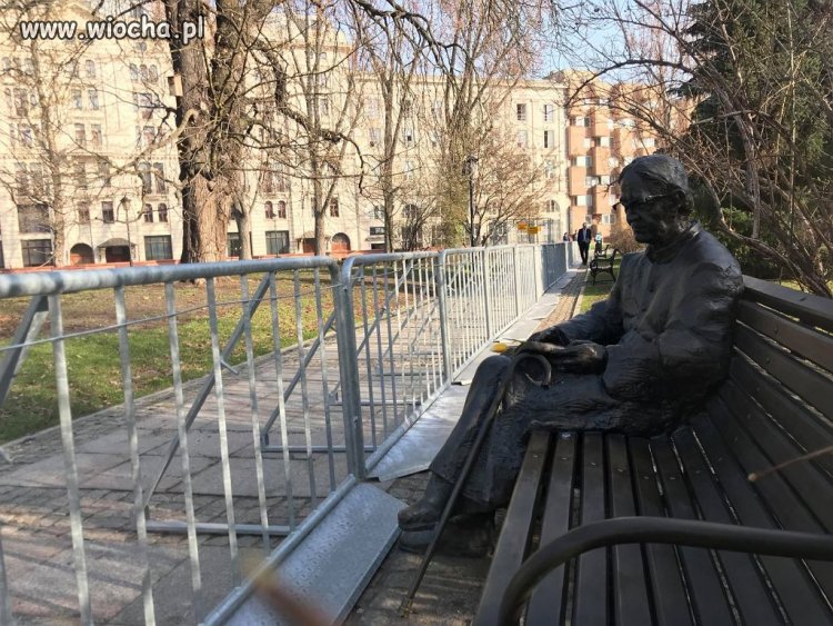 Czekał aż skończą się miesięcznice