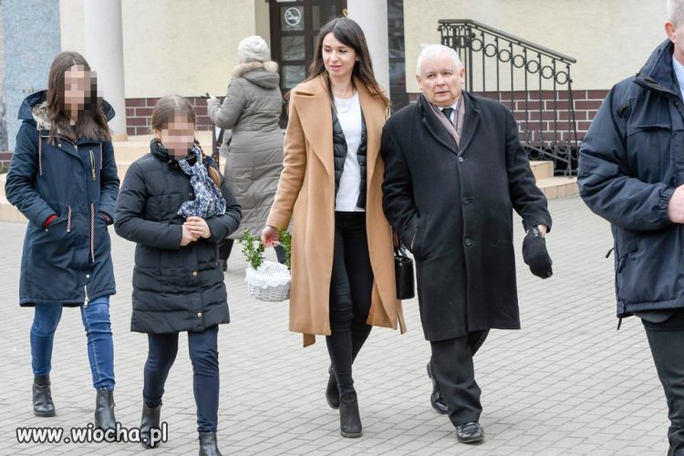 Ciekwe kto go ubiera i stylizuje