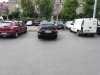 Na zatłoczonym parkingu