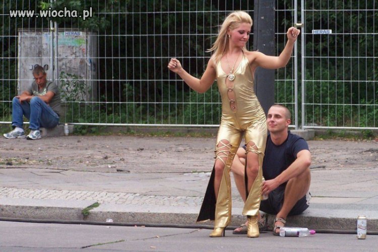 Ona tanczy dla mnie .