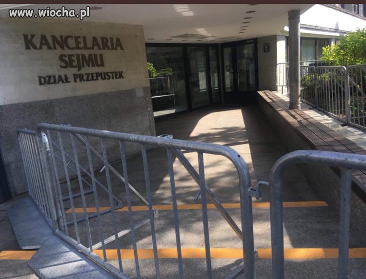Ochrona przed miłością suwerena 