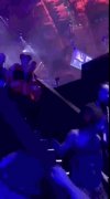 Netta spier... się ze schodów na Eurowizji