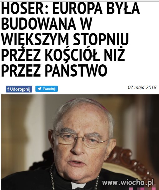 Ciemna masa słucha z rozdzawioną gębą