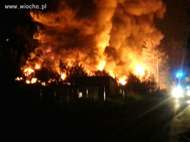 Pożar składowiska opon w Trzebini. Nie za dużo..
