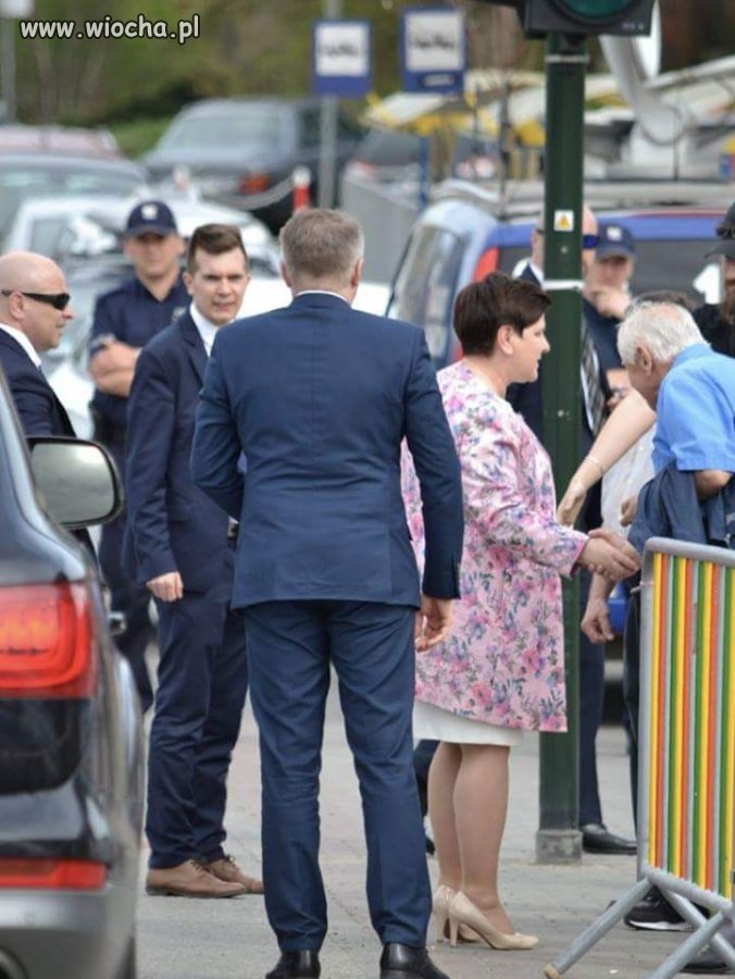 Słuchamy obywateli...p.Szydło,dwóch ochroniarzy