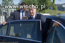 Mają rządowe limuzyny a kasę za paliwo biorą.