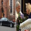 Gdyby drzwi były szersze, wjechałaby do kościoła.