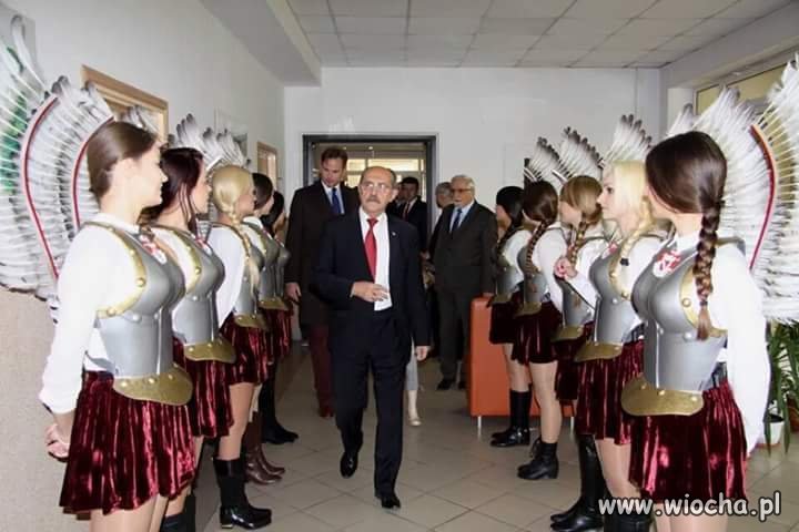 Z cyklu jak władza się bawi