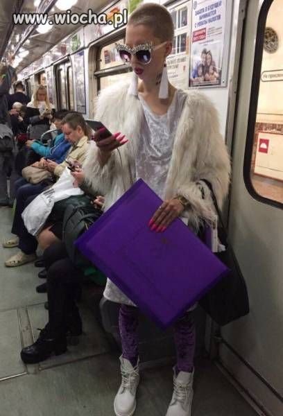 Moda w metrze.