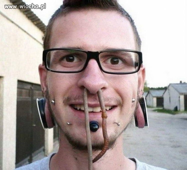 Piercing naturalny.