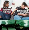 Kiedy kobieta zagląda ci w telefon...