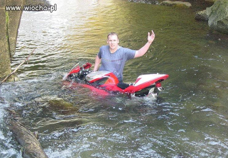 Kąpiel ze ścigaczem 