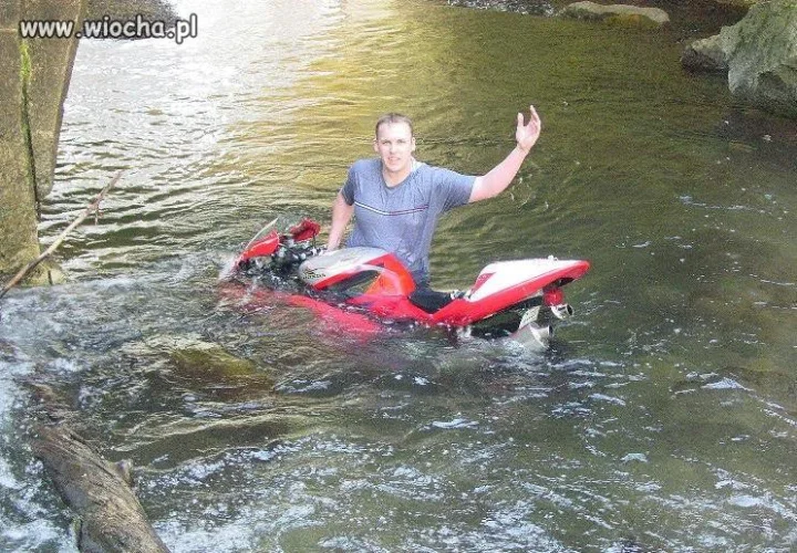 Kąpiel ze ścigaczem 