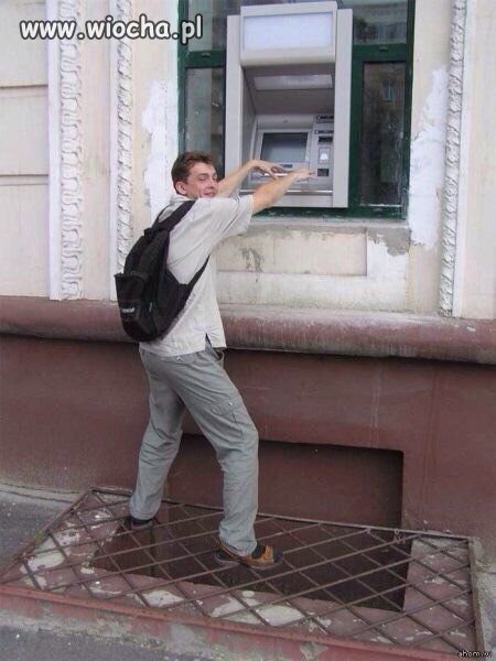Wybrał idealne miejsce na bankomaty.