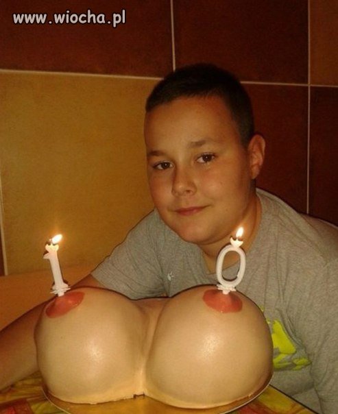 Jego ojciec wybrał tort na urodziny.