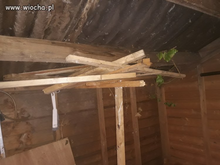 Dach się zawalił.