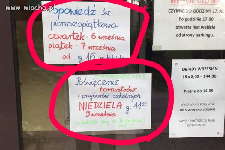 Tablica ogłoszeń w typowej świeckiej szkole