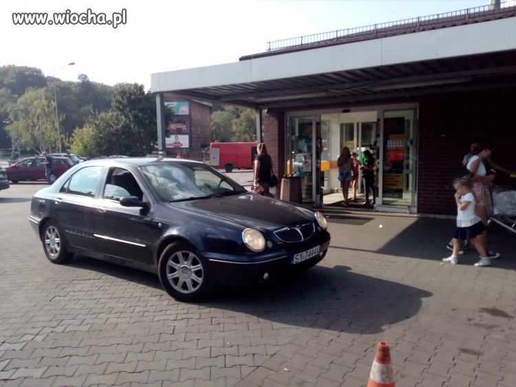 Królowa wioski pod biedronką w Bytomiu