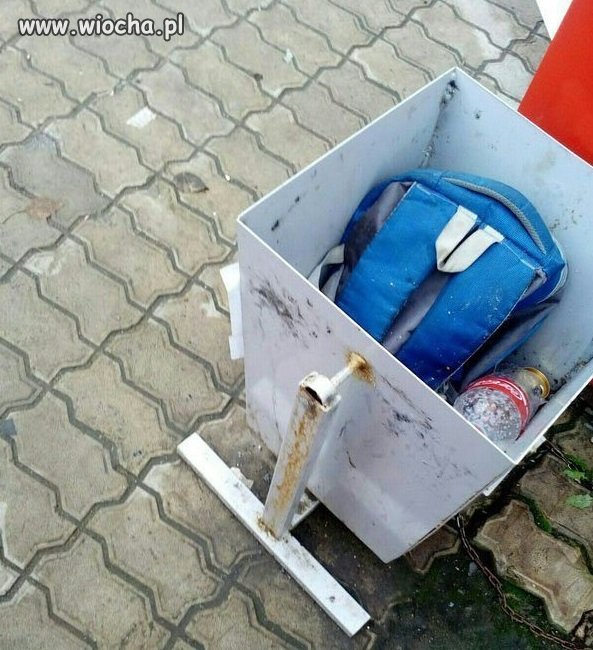 Poszedł do szkoły