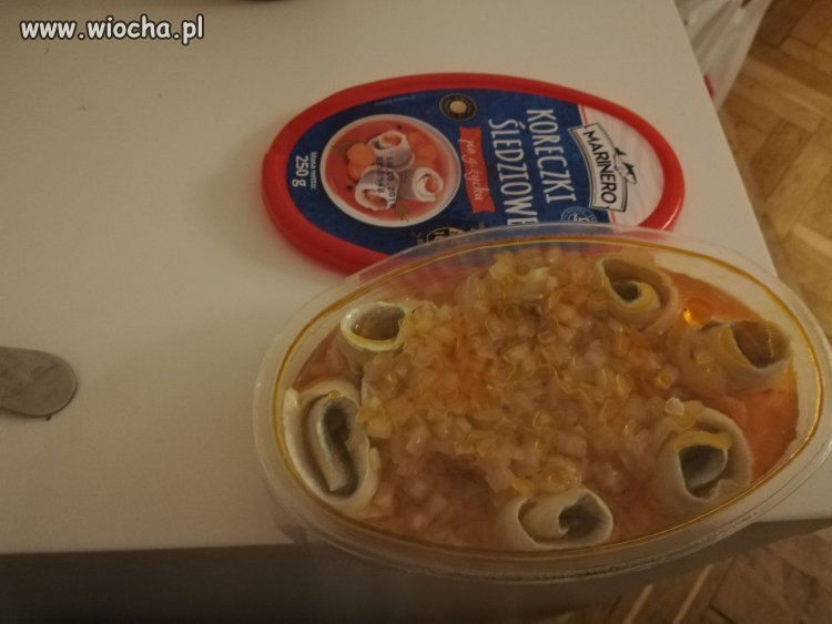 I cyk cebulka z koreczkiem... 