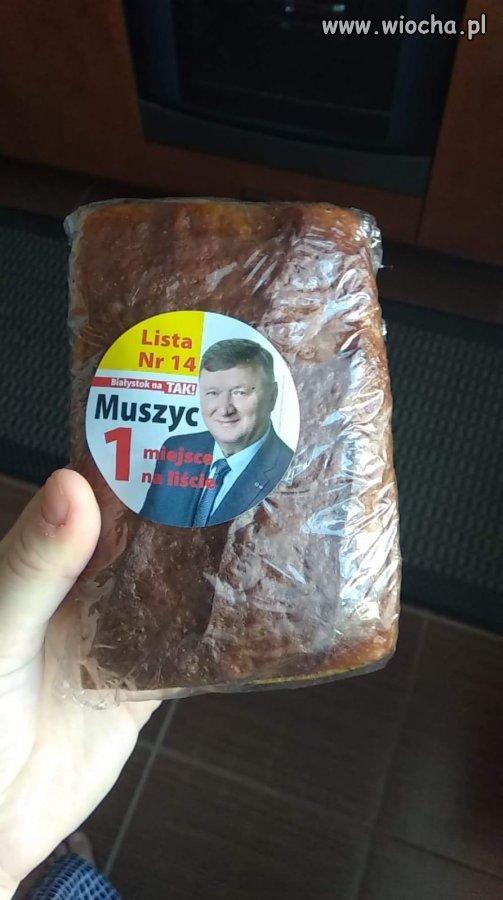 W Białymstoku wrzucają do skrzynek chleb wyborczy