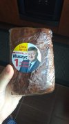 W Białymstoku wrzucają do skrzynek chleb wyborczy