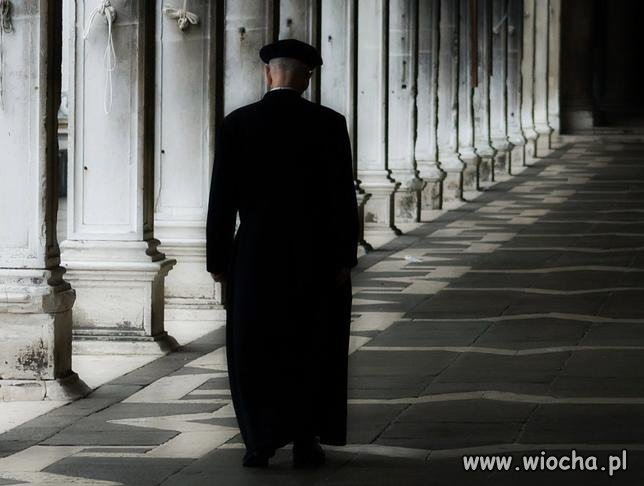 Ksiądz molestował nastolatkę. Przyznał się.