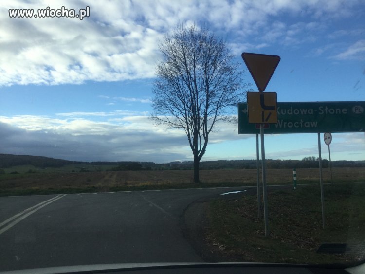 Drogowcy postawili znak
